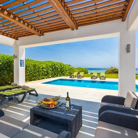 Dionysos ヴィラ ラクハニア